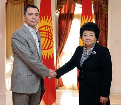 Лидер фракции «Республика-Ата Журт» Омурбек Бабанов провел  пресс-конференцию | Жогорку Кенеш Кыргызской Республики