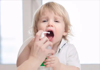 Белые точки на гландах у детей: симптомы и причины появления. Лечение  тонзиллита — Статьи — ОН КЛИНИК Бейби