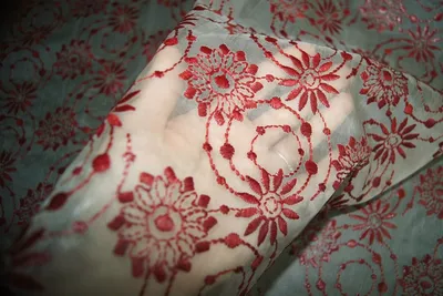 Органза тюль с вышивкой цветы бежевые и красные, бордовая, ш.280 купить  оптом и в розницу в Украине в интернет магазине
