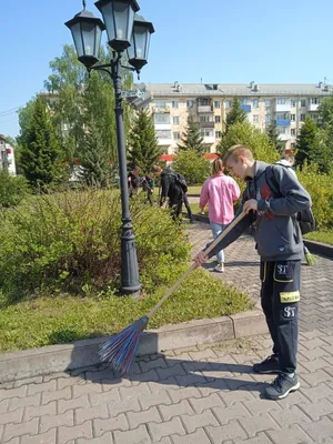 Ещё один рисунок анонимного автора на одной из неудачно покрашенных стен города  Осинники | Пикабу