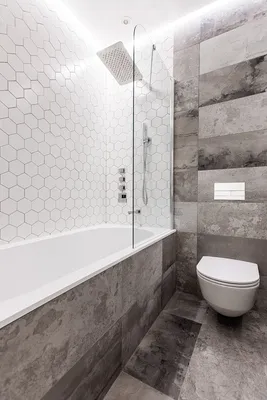 Белая плитка в ванной комнате: 60 фото в интерьере, современные идеи  оформления | Дизайн плитки в ванной, Реконструкция ванной, Небольшие ванные  комнаты