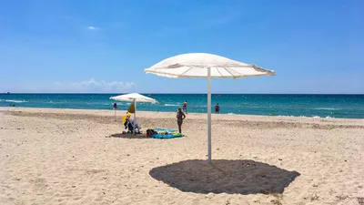 Пляж в Штормовом в Крыму – фото, описание, особенности, как добраться, отдых  в 2023-2024 году - Азовский