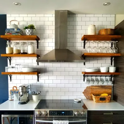 Как красиво оформить открытые полки на кухне? | Дизайн интерьера | Дзен