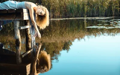 Отражение деревьев в воде - красивые фото