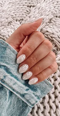 Oval French Nails🤍 : r/Nails