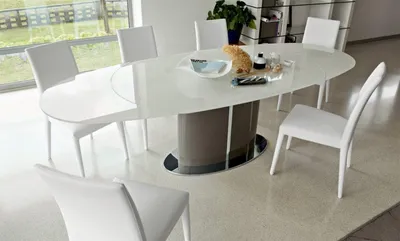 Овальный стол кухонный обеденный Бежевого цвета