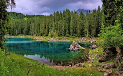 Фото Горы Природа лес Озеро Вода Камень