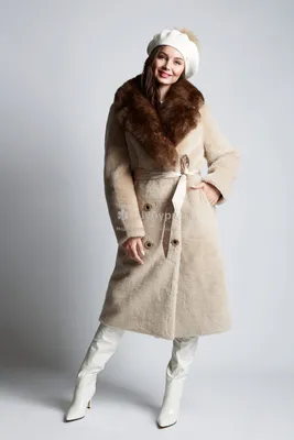Шуба-пальто двухстороннее утепленное с отделкой натуральным мехом / Шубы и  Меха / Каталог / ШУБУРГ - Салон верхней одежды Все права защищены.