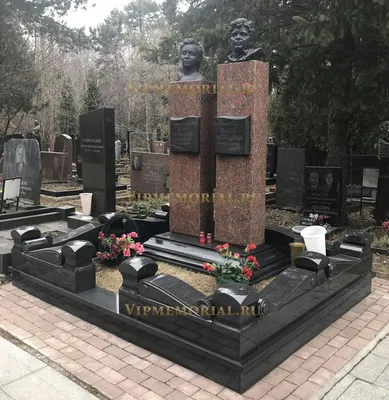 Памятник из красного и черного гранита №26 - VIP-Memorial