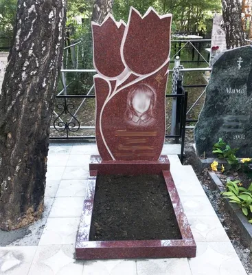 Памятник из индийского гранита - красный