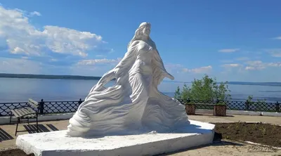 Статуя «Река Лена» - Олёкминск