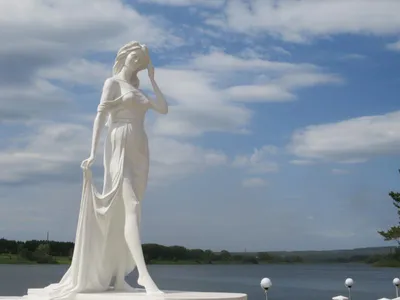 Почему для памятника реке Лене выбрали образ девушки, а не старухи из сказок