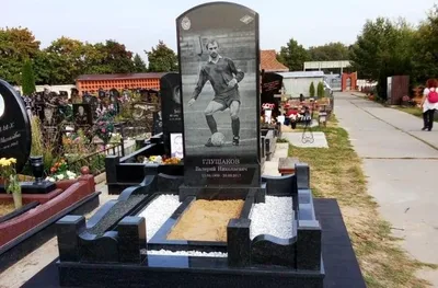 Современный гранитный памятник на могилу мужчине - купить в  интернет-магазине.