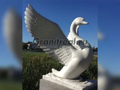 Памятник с лебедем и сердцем