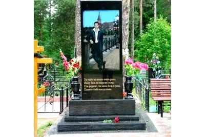 Памятник элитный, надгробие на могилу с цветным рисунком купить в СПб