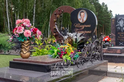 Памятник сердце в Москве из гранита, фото, производство надгробий