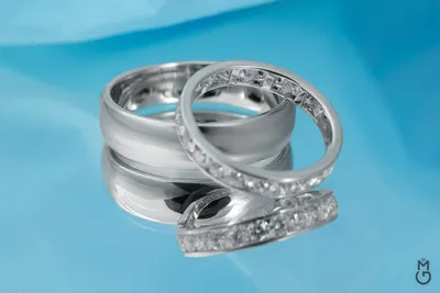 Парные обручальные кольца из белого золота с бриллиантами