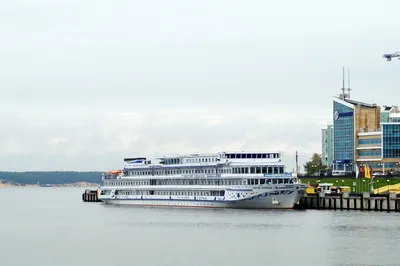 Симфонизм M/S Silja в Хельсинки, Финляндии Редакционное Фотография -  изображение насчитывающей перемещение, причалено: 98698972