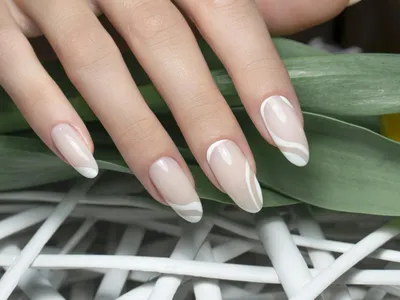 Ногти Польский Художественный Маникюр Современный Стиль Синий Nail  Polishstylish Пастельные Цвета Розовые Белые Ногти Проведения Шерстяной  Мате — стоковые фотографии и другие картинки Ноготь на руке - iStock