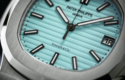 Patek Philippe выпустил часы Nautilus с циферблатом оттенка Tiffany Blue |  РБК Стиль