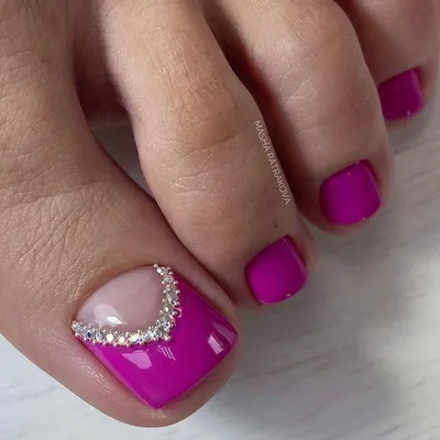 Лунный педикюр: 30 особенностей стильного дизайна для ухоженных дам |  Simple toe nails, Glitter toe nails, Pretty toe nails