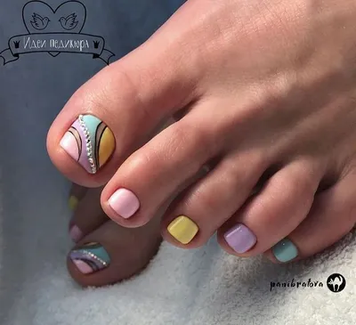 Разноцветный педикюр 2020: идеи, которые подчеркнут ваши загорелые ножки  (+40 фото) | Toe nail designs, Toe nails, Pedicure designs toenails