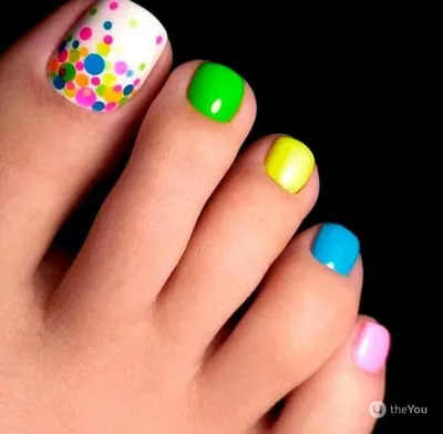 Яркий летний педикюр 2020-2021: новинки и фото идеи | Neon toe nails,  Summer toe nails, Gel toe nails