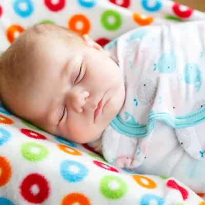 Как правильно пеленать новорожденного ребенка: пошаговая инструкция