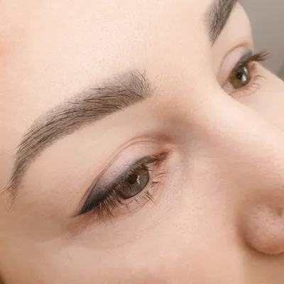 Перманентный макияж глаз в технике «СТРЕЛКА С РАСТУШЁВКОЙ» от мастера нашей  студии Тани 🖤 | Instagram
