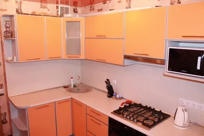 Персиковый цвет в интерьере кухни: фото дизайна, отделка стен, пола и  потолка, сочетание, выбор стиля, декора и освещения