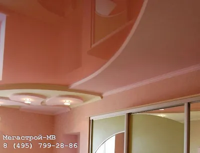 Глянцевый натяжной потолок цвет персиковый в интерьер, фото