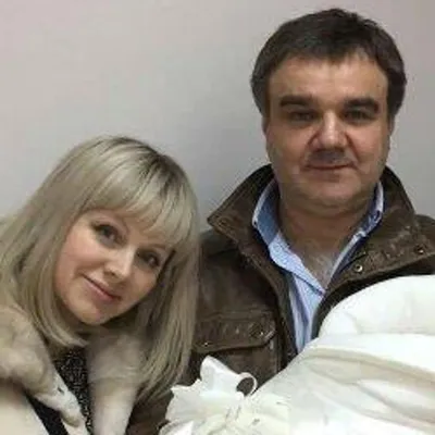 10-летний сын певицы Натали помогает бабушке и деду по хозяйству - Летидор