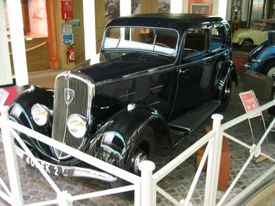 1935 Peugeot 401 Limousine | The 401 was Peugeot's mid-size … | Flickr