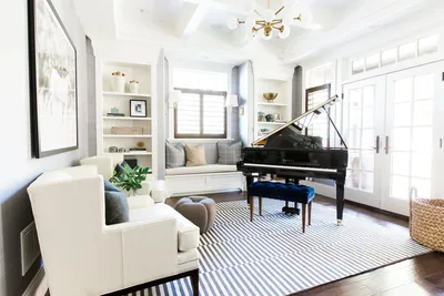 Как выбрать пианино в квартиру? Примеры оформления интерьера