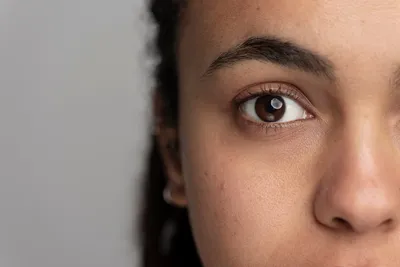 Устранение темных кругов под глазами: как действует фототерапия на кожу вокруг  глаз? | iHels - портал о красоте, фитнесе и здоровье | Дзен