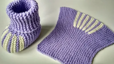 Knitted booties. Simple baby socks with knitting needles for newborns -  YouTube