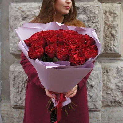 Букет с пионовидной розой сорта Канделайт в упаковке купить в Твери по цене  2550 рублей | Камелия
