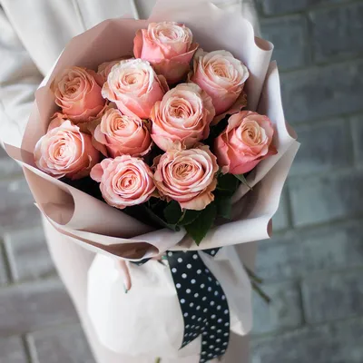 Гортензия, пионовидные кустовые розы сорта Лейс, пионовидная Роза Дэвида  Остина сорта Кейра, белая роза Эквадор, сирень, хамелациум - Красивые цветы  в Тамбове