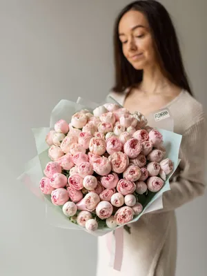 Кустовая пионовидная роза Мадам Бомбастик 51 шт. Купить цветы.