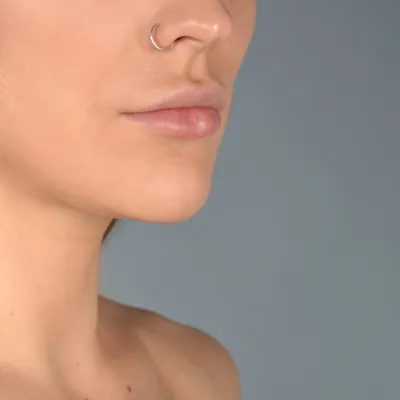 Кольцо с камнем для пирсинга носа купить по цене 199 ₽ в интернет-магазине  KazanExpress