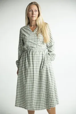 Платье 430 \"Хлопок\", белый фон/электрик клетка Emansipe 430311702 купить в  Москве в интернет-магазине MartKin.ru