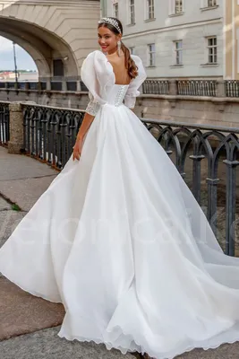 Хейли\" - Воздушное свадебное платье с объемными рукавами и перьями купить  по цене 42 750 руб. в Санкт-Петербурге | Свадебный салон Alisa Wedding
