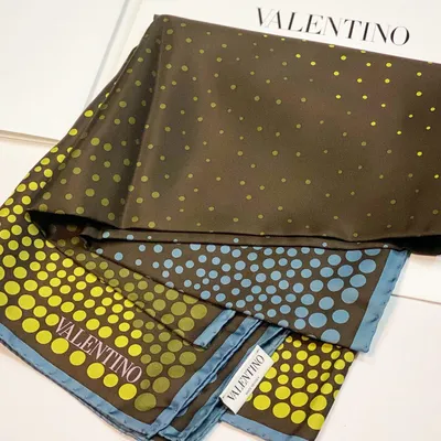 Платки VALENTINO для женщин купить за 27000 руб, арт. 1196575 –  Интернет-магазин Oskelly