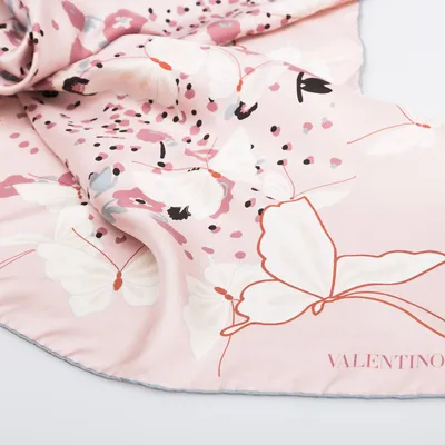 Шелковый платок с принтом Valentino Garavani для женщин - купить за 195600  тг. в официальном интернет-магазине Viled, арт. 3W0EI114ETF.0AN_U_232