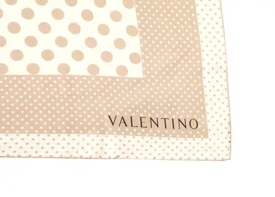 Платок VALENTINO - купить официальный оригинал с доставкой в Москве и по  России в интернет-магазине модной итальянской одежды и обуви Fashionhere.ru