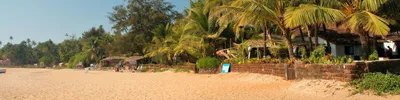 бирюзовая вода и белый песок в красивой колва пляж чистая вода аравийское  море пляж гоа пляж тропический пляж. Стоковое Фото - изображение  насчитывающей путь, солнце: 223974986