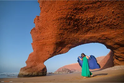 В Марокко обрушилась знаменитая арка на пляже Легзира — 24.09.2016 — В мире  на РЕН ТВ
