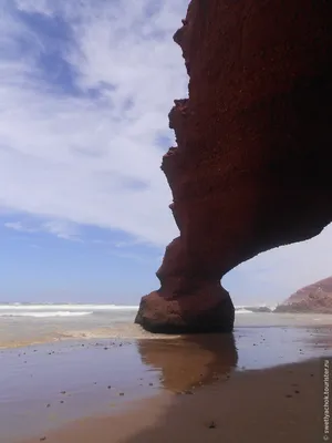Знаменитая природная арка на пляже в Марокко превратилась в руины //  Новости НТВ