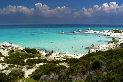 Пляж Бара - дикий, пустынный и каменистый пляж недалеко от Вурвуру Греция