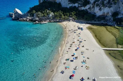 Пляжи Сардинии начали патрулировать — там воруют песок